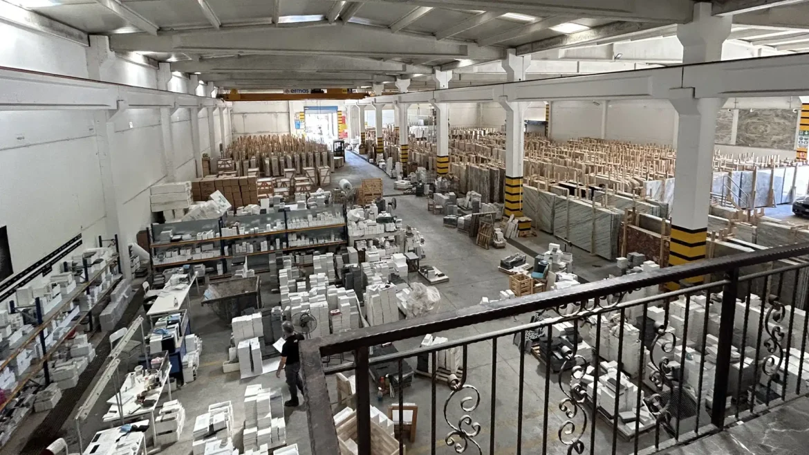 Karyamar team assisting Exwork buyers with natural stone selection and logistics